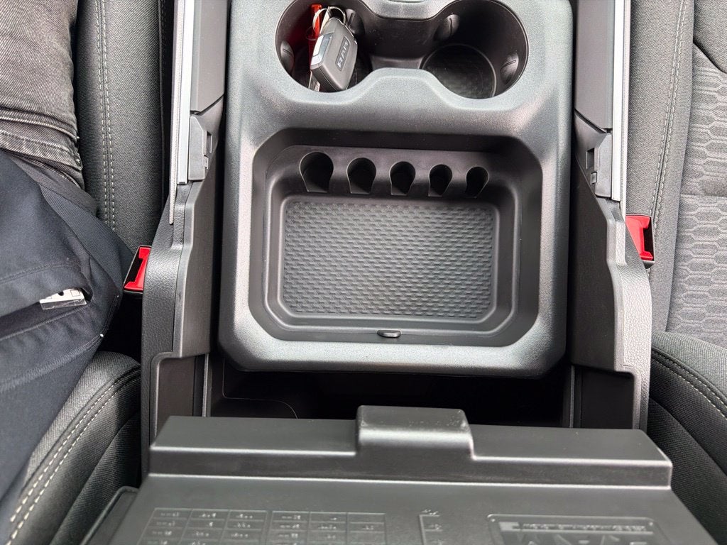 2027 RAM 1500 Big Horn/Lone Star 4D Crew Cab