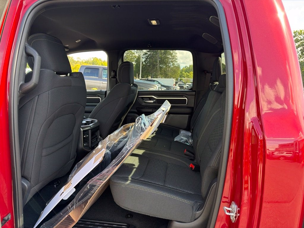 2027 RAM 1500 Big Horn/Lone Star 4D Crew Cab