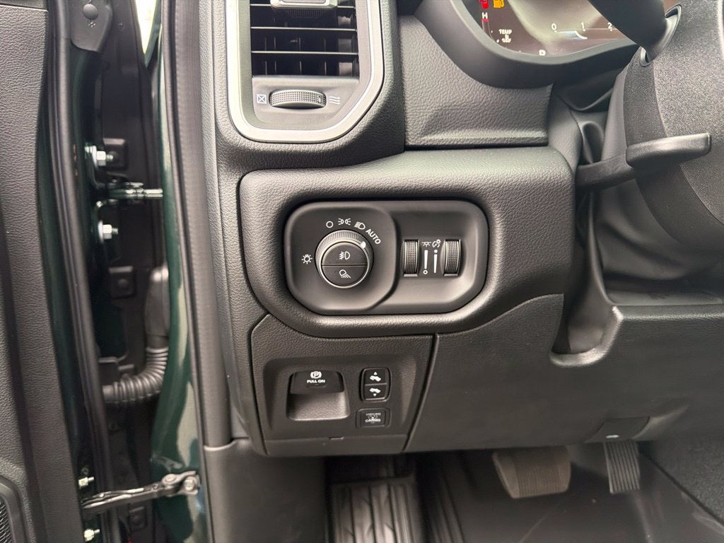 2027 RAM 1500 Big Horn/Lone Star 4D Crew Cab