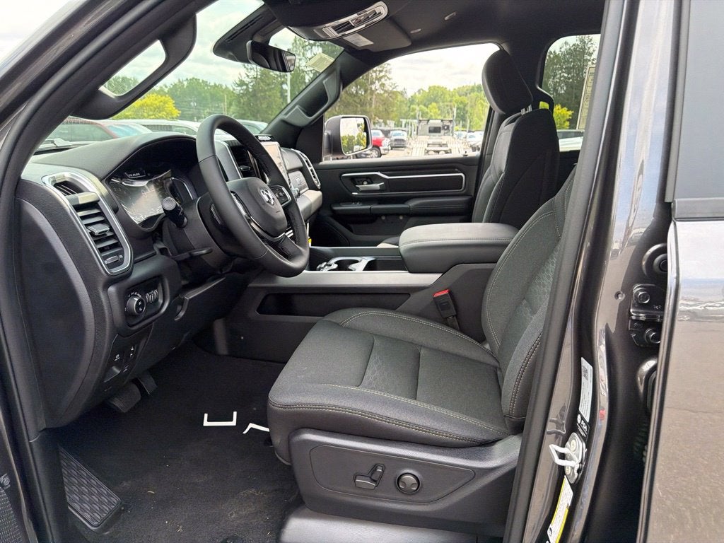 2027 RAM 1500 Big Horn/Lone Star 4D Crew Cab