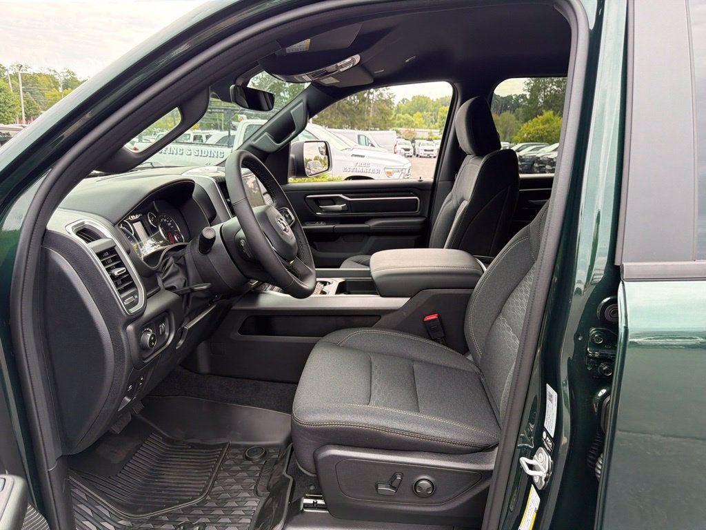 2027 RAM 1500 Big Horn/Lone Star 4D Crew Cab