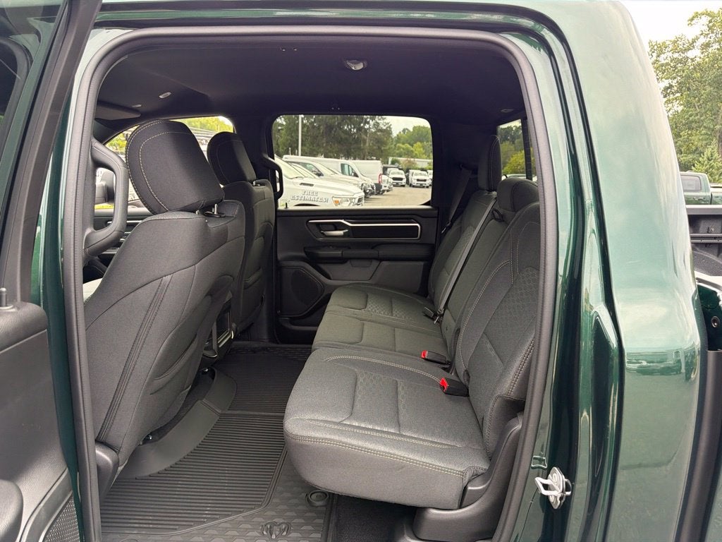 2027 RAM 1500 Big Horn/Lone Star 4D Crew Cab
