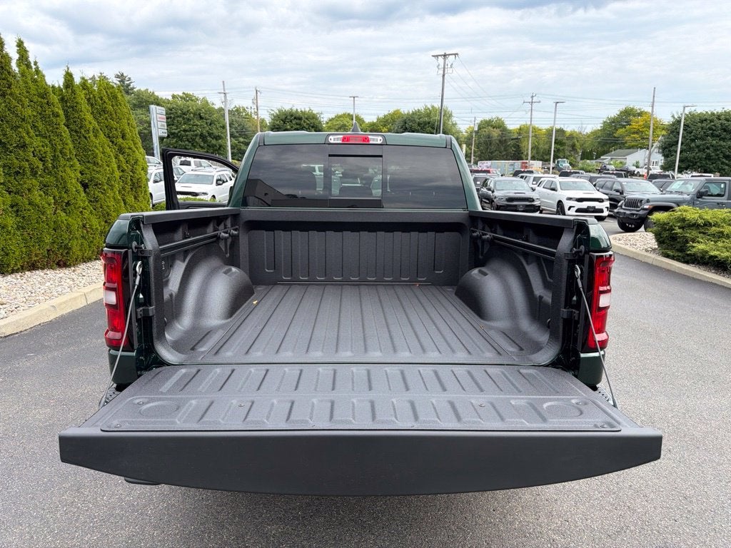 2027 RAM 1500 Big Horn/Lone Star 4D Crew Cab