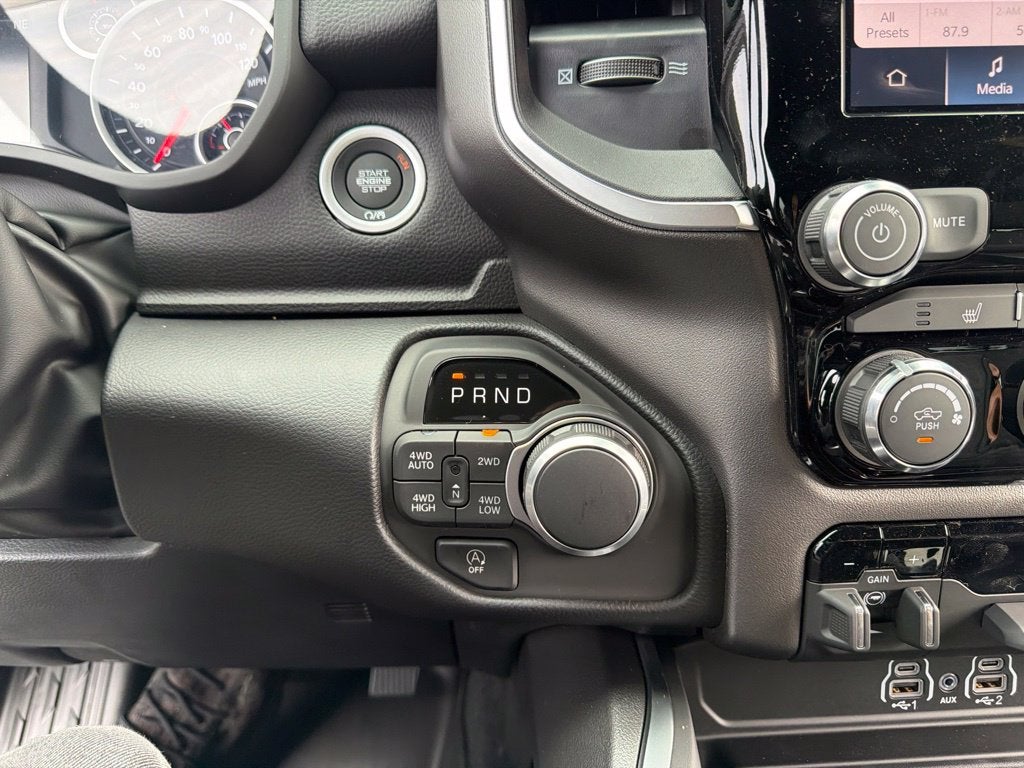2027 RAM 1500 Big Horn/Lone Star 4D Crew Cab