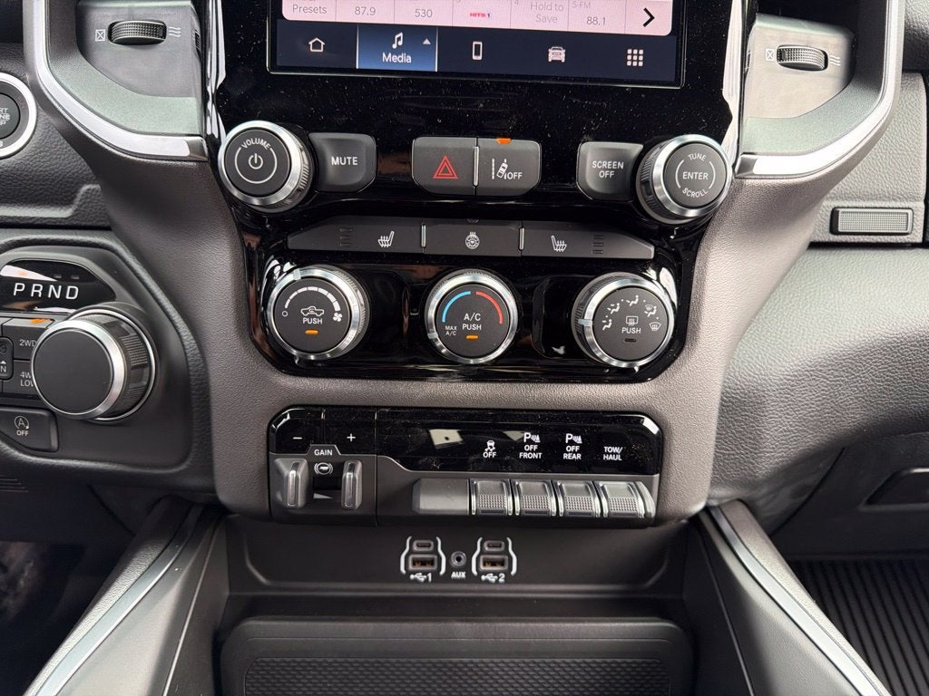 2027 RAM 1500 Big Horn/Lone Star 4D Crew Cab