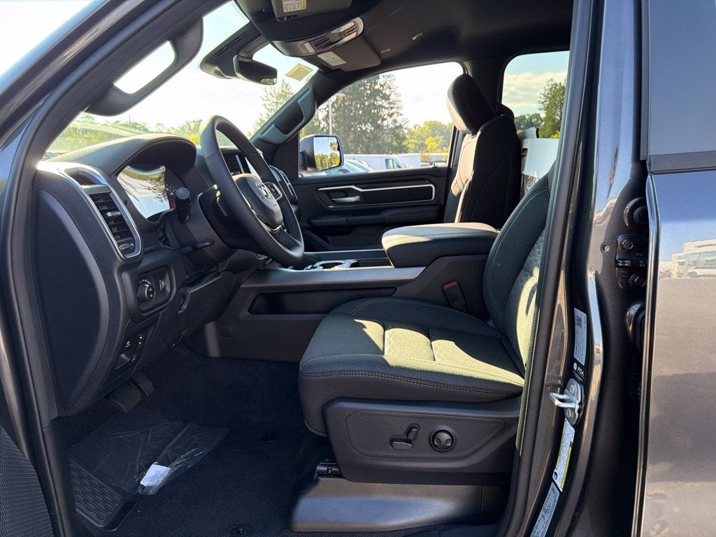 2027 RAM 1500 Big Horn/Lone Star 4D Crew Cab