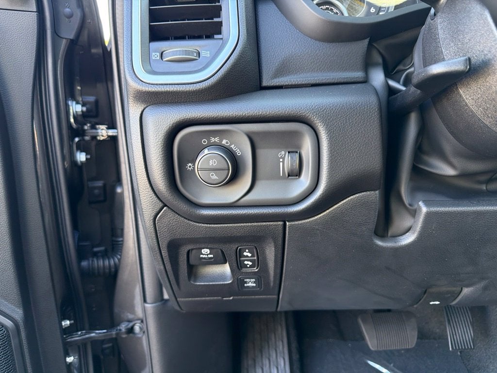 2027 RAM 1500 Big Horn/Lone Star 4D Crew Cab