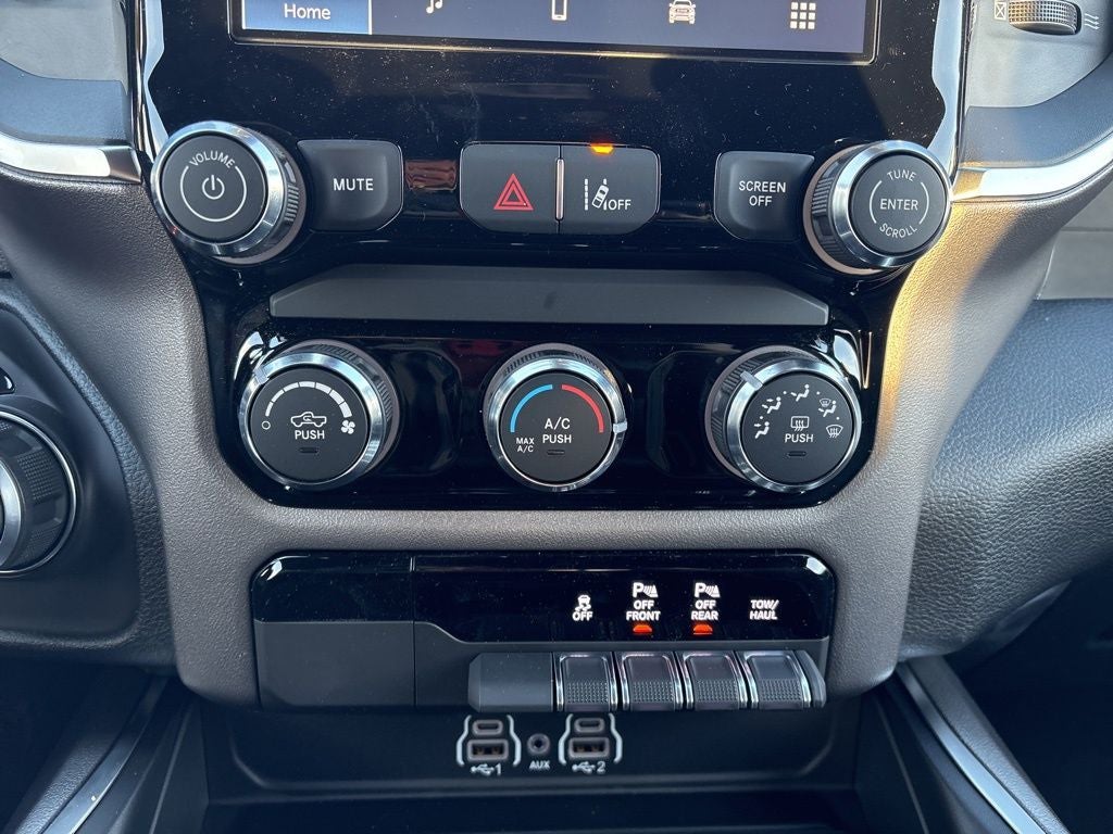 2026 RAM 1500 Express 4D Crew Cab