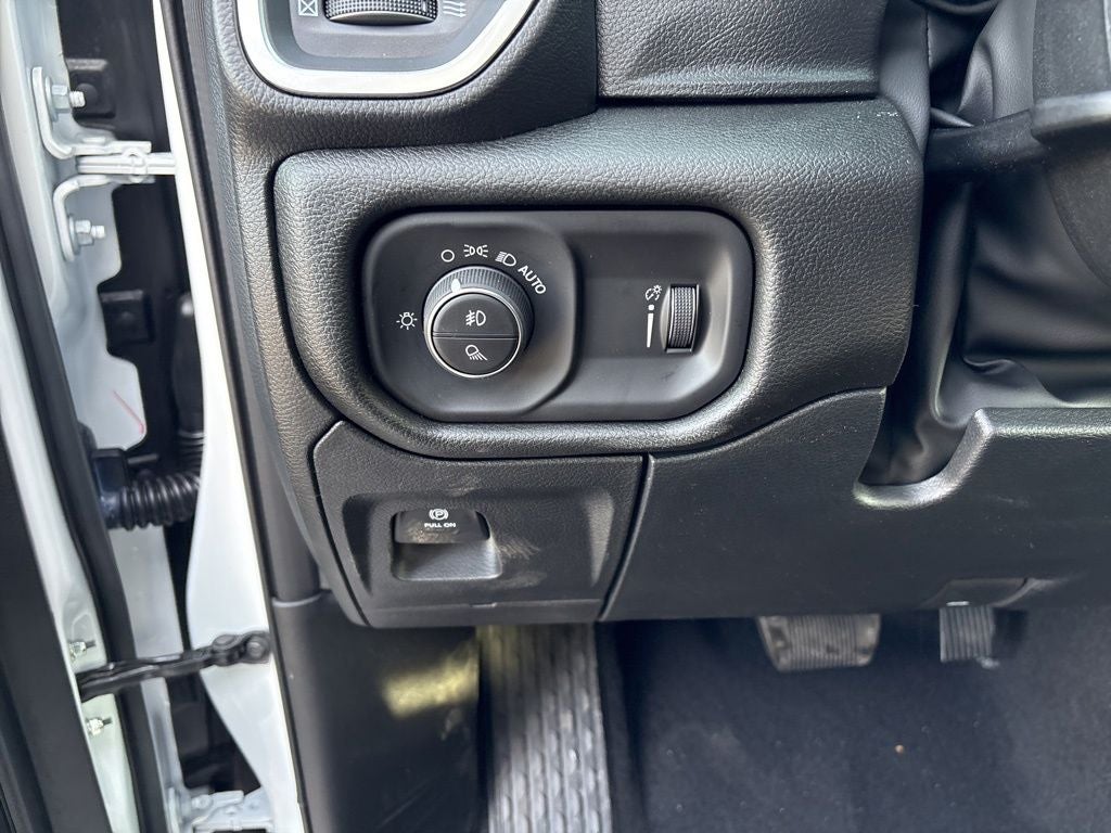 2026 RAM 1500 Express 4D Crew Cab