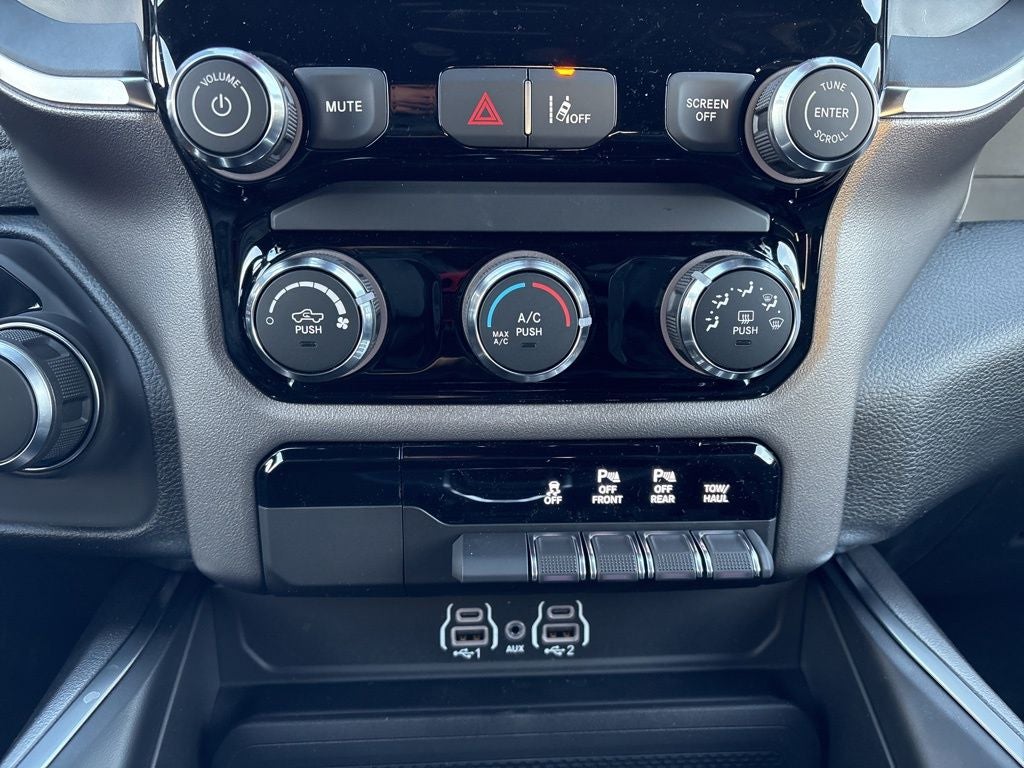 2026 RAM 1500 Express 4D Crew Cab