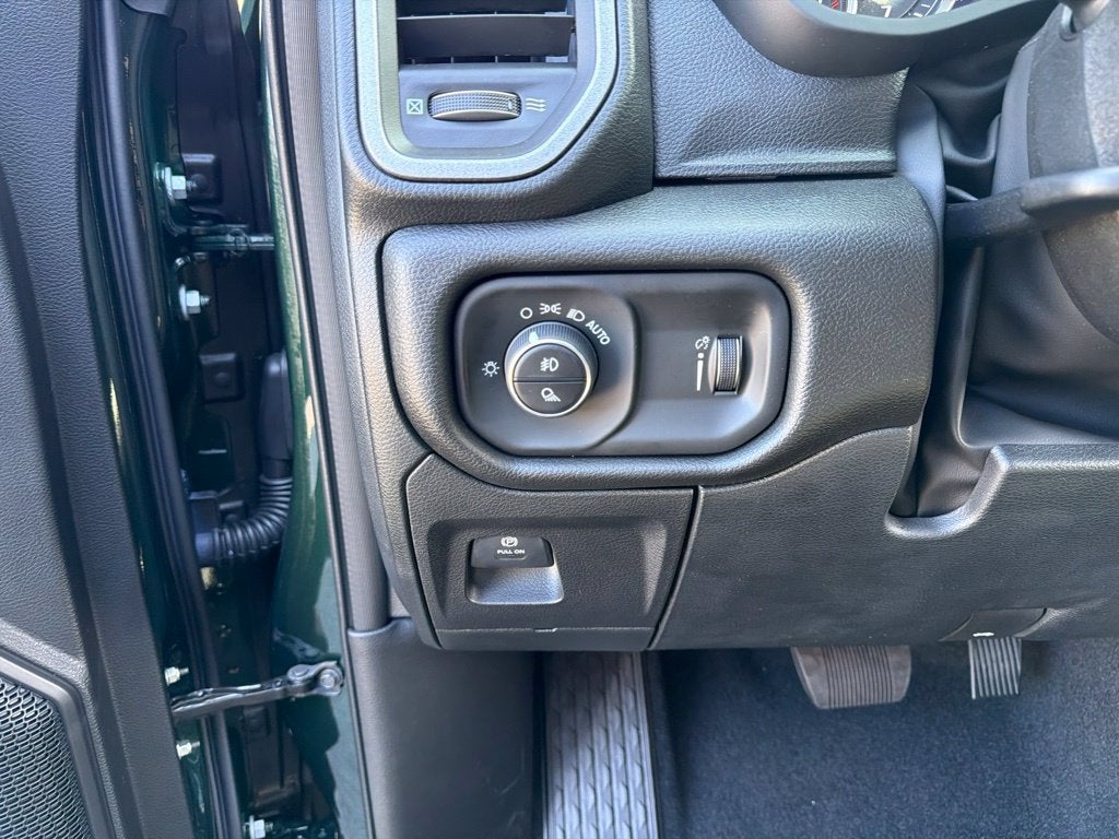 2027 RAM 1500 Express 4D Crew Cab