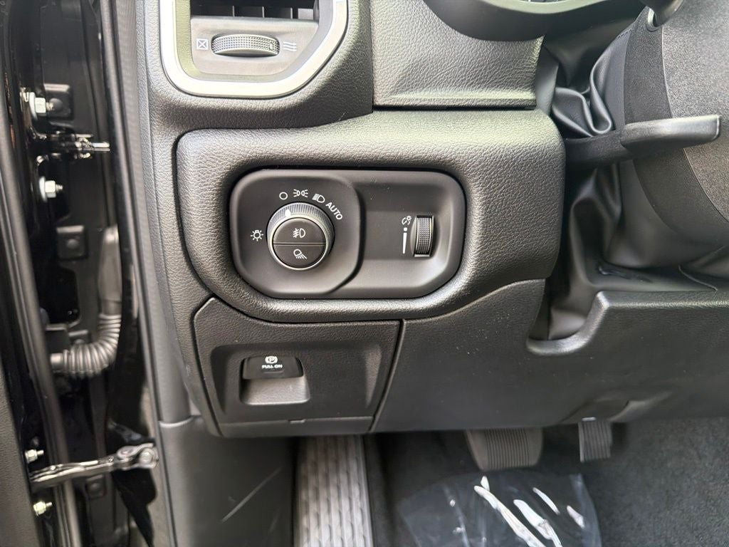 2026 RAM 1500 Express 4D Crew Cab