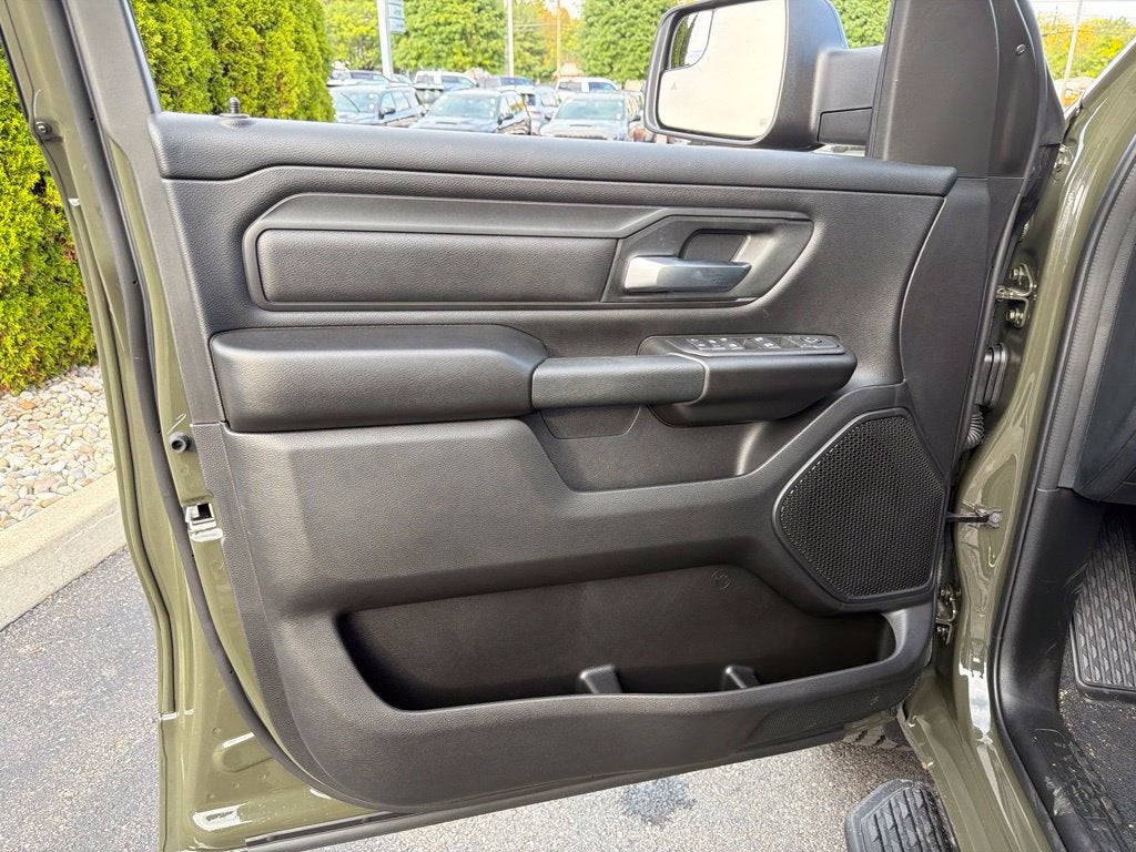 2027 RAM 1500 Express 4D Crew Cab