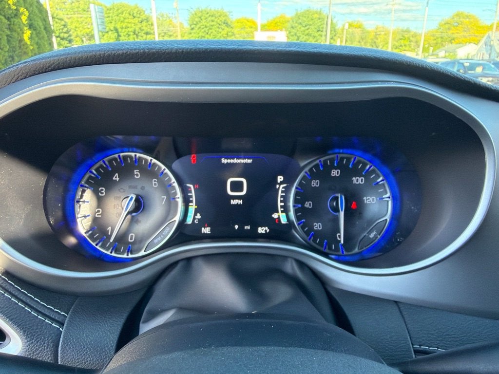 2027 Chrysler Pacifica Select