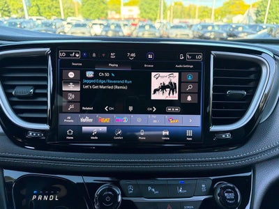 2027 Chrysler Pacifica Select