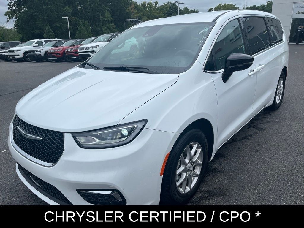 2025 Chrysler Pacifica Select