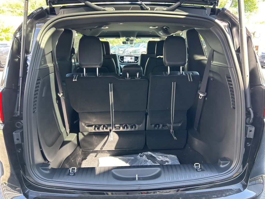 2026 Chrysler Voyager LX