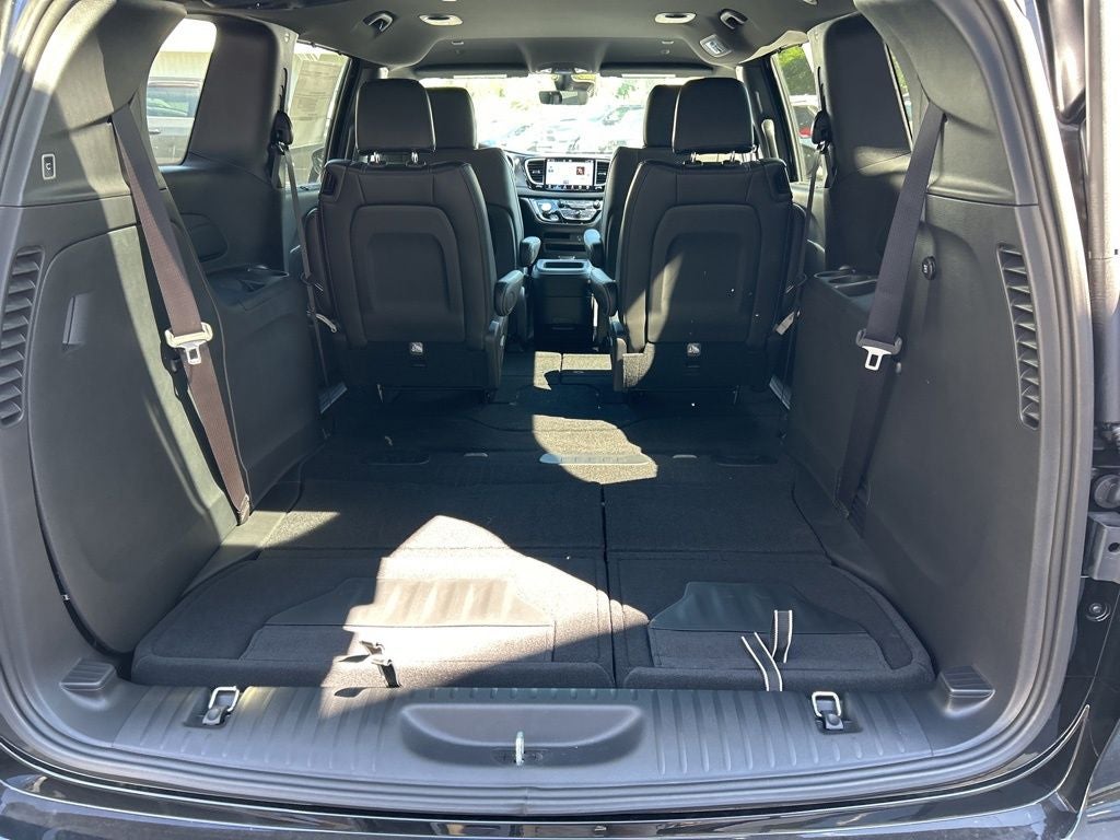 2026 Chrysler Voyager LX