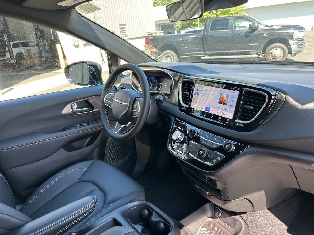 2026 Chrysler Voyager LX