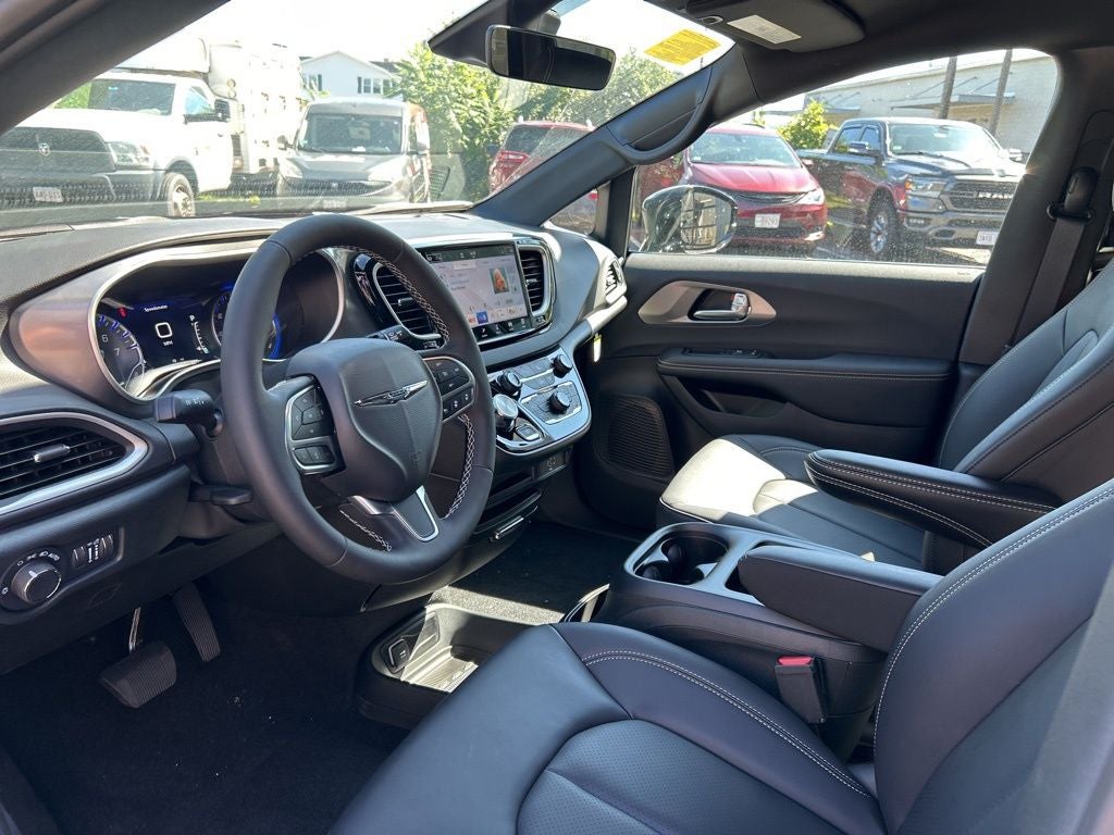 2026 Chrysler Voyager LX