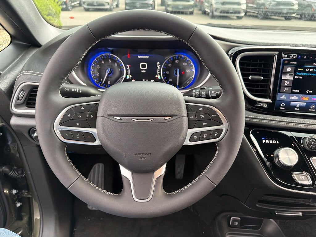 2027 Chrysler Pacifica Select