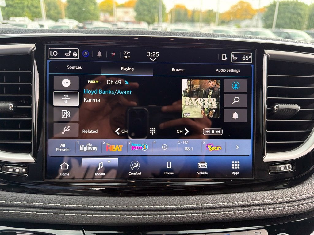 2027 Chrysler Pacifica Select