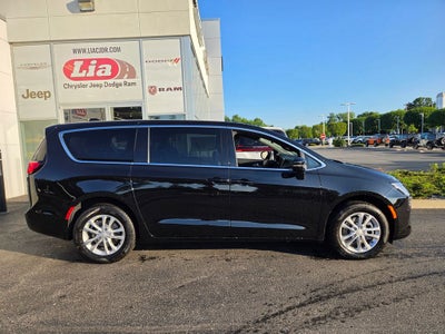 2027 Chrysler Pacifica Select