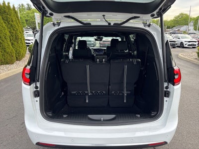2027 Chrysler Pacifica Select