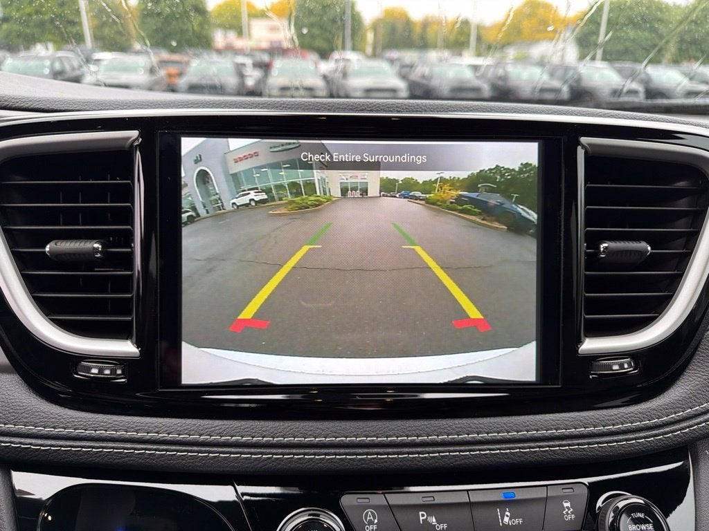 2027 Chrysler Pacifica Select
