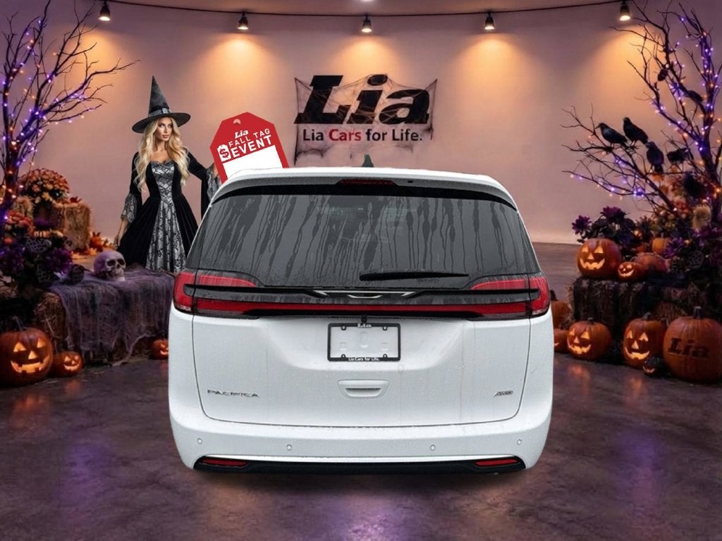 2027 Chrysler Pacifica Select
