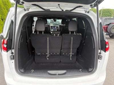 2027 Chrysler Pacifica Select