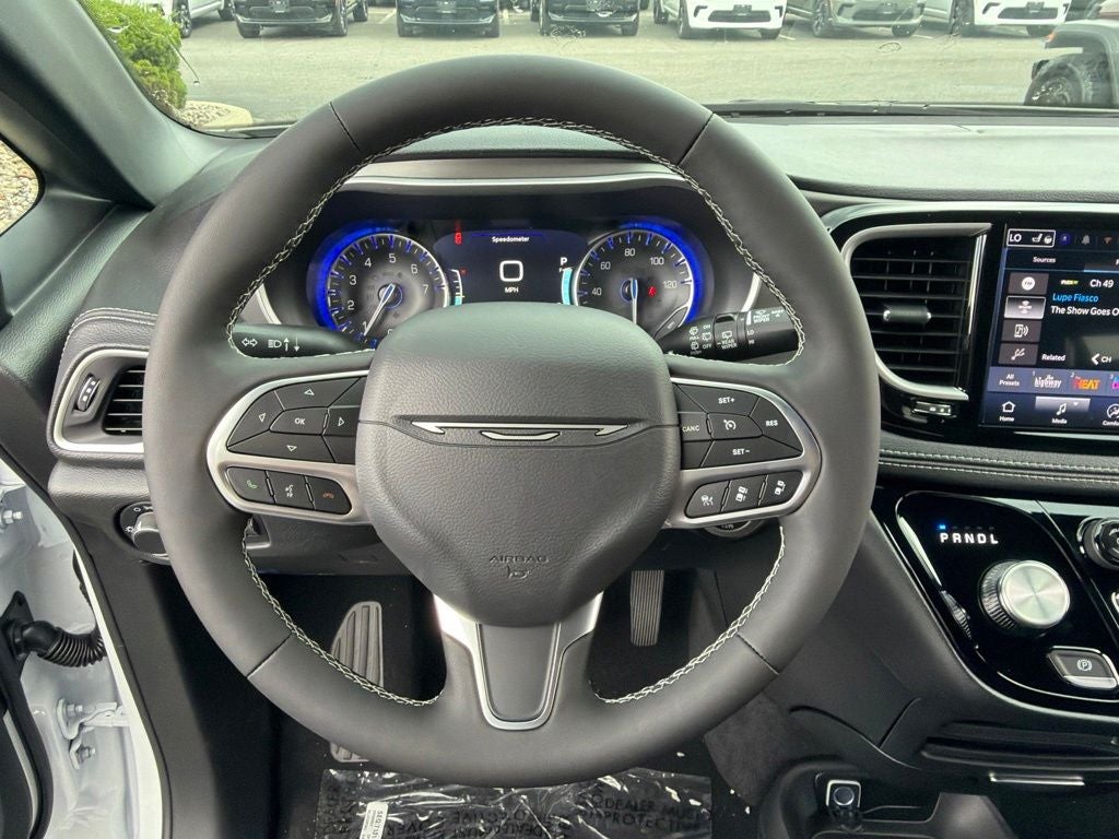 2027 Chrysler Pacifica Select