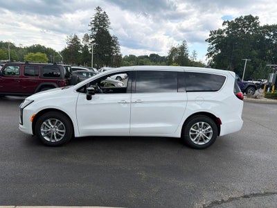 2027 Chrysler Pacifica Select