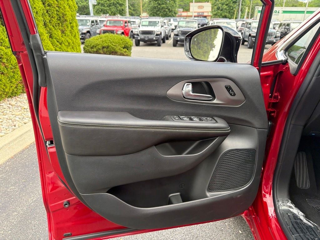 2027 Chrysler Pacifica Limited