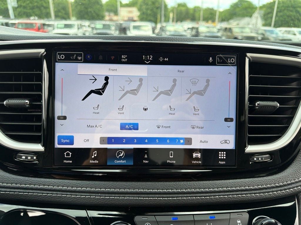 2027 Chrysler Pacifica Limited