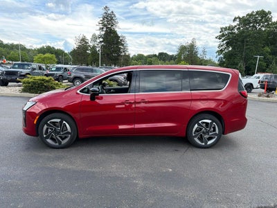 2027 Chrysler Pacifica Limited