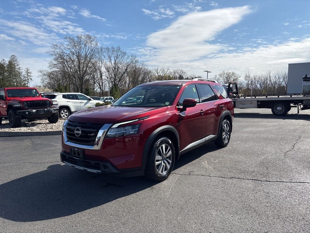 2023 Nissan Pathfinder SL