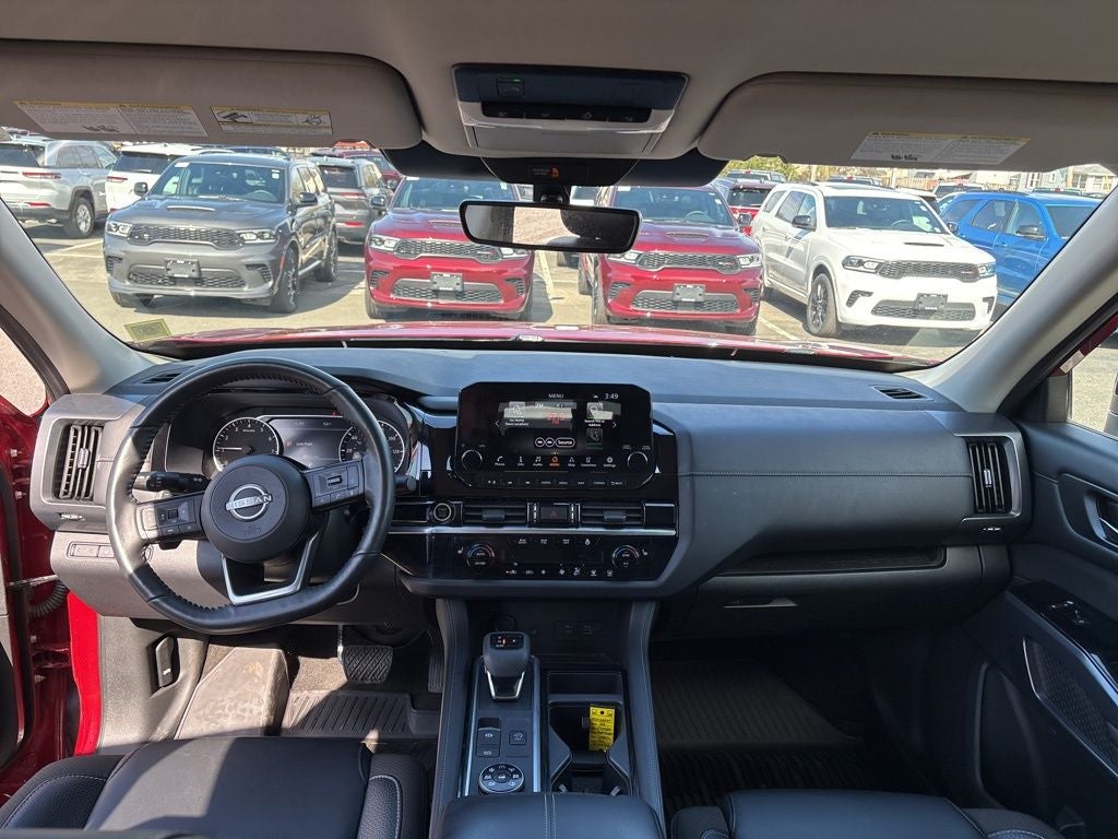 2023 Nissan Pathfinder SL