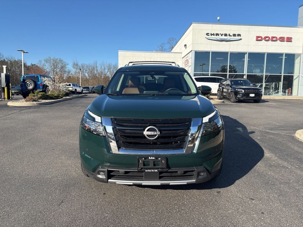 2023 Nissan Pathfinder Platinum