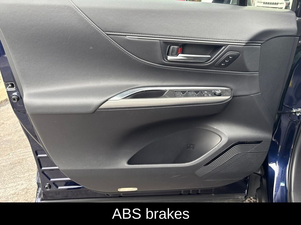 2024 Toyota Venza LE