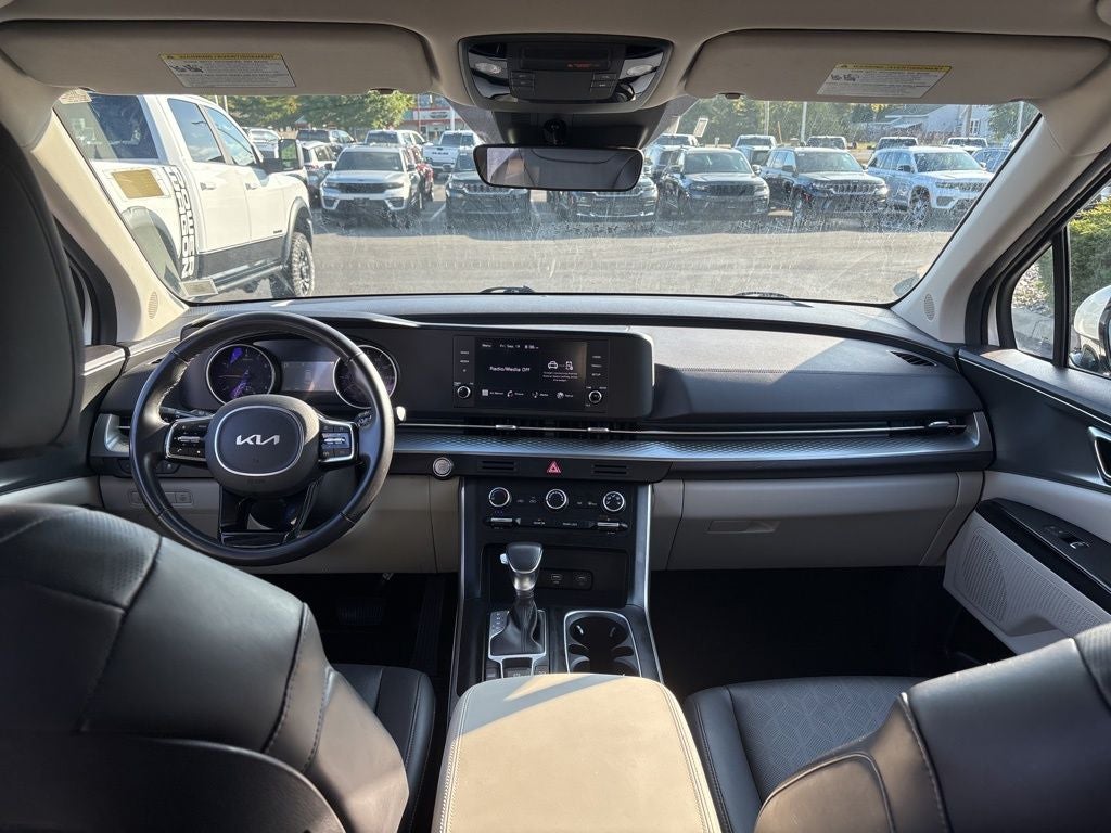 2024 Kia Carnival LX