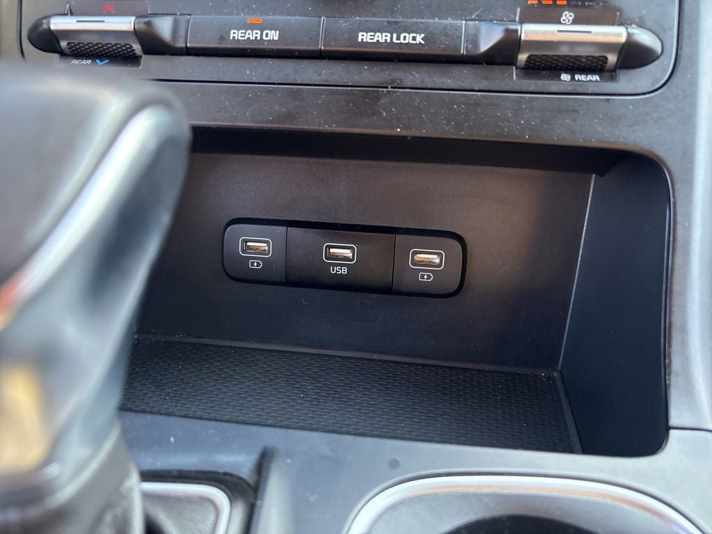 2024 Kia Carnival LX