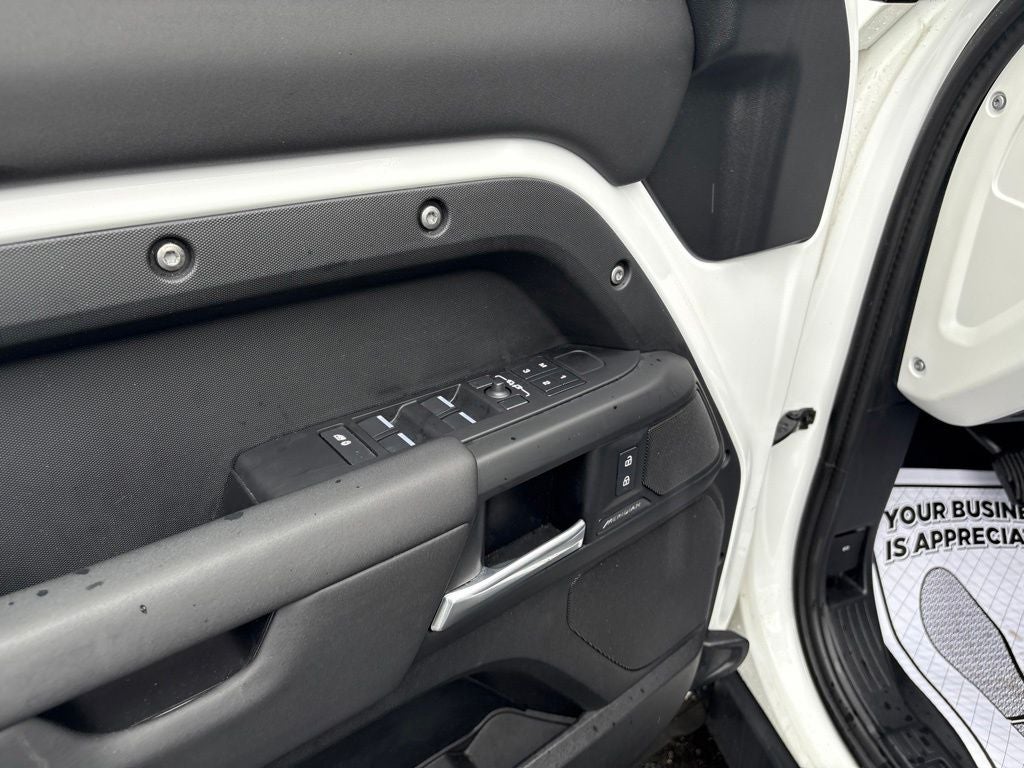2025 Land Rover Defender 110 S