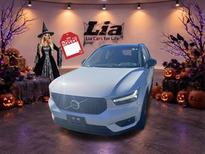 2022 Volvo XC40 R-Design
