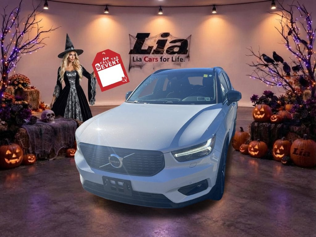 2022 Volvo XC40 R-Design