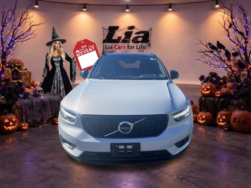 2022 Volvo XC40 R-Design
