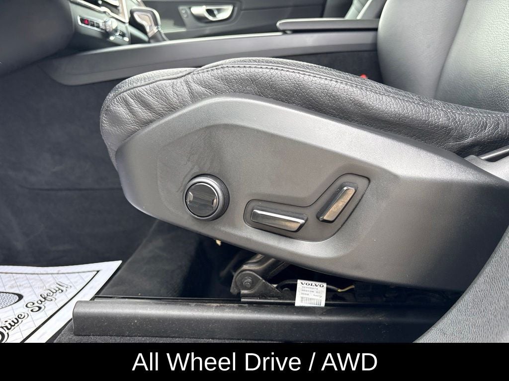 2021 Volvo XC60 T6 Momentum