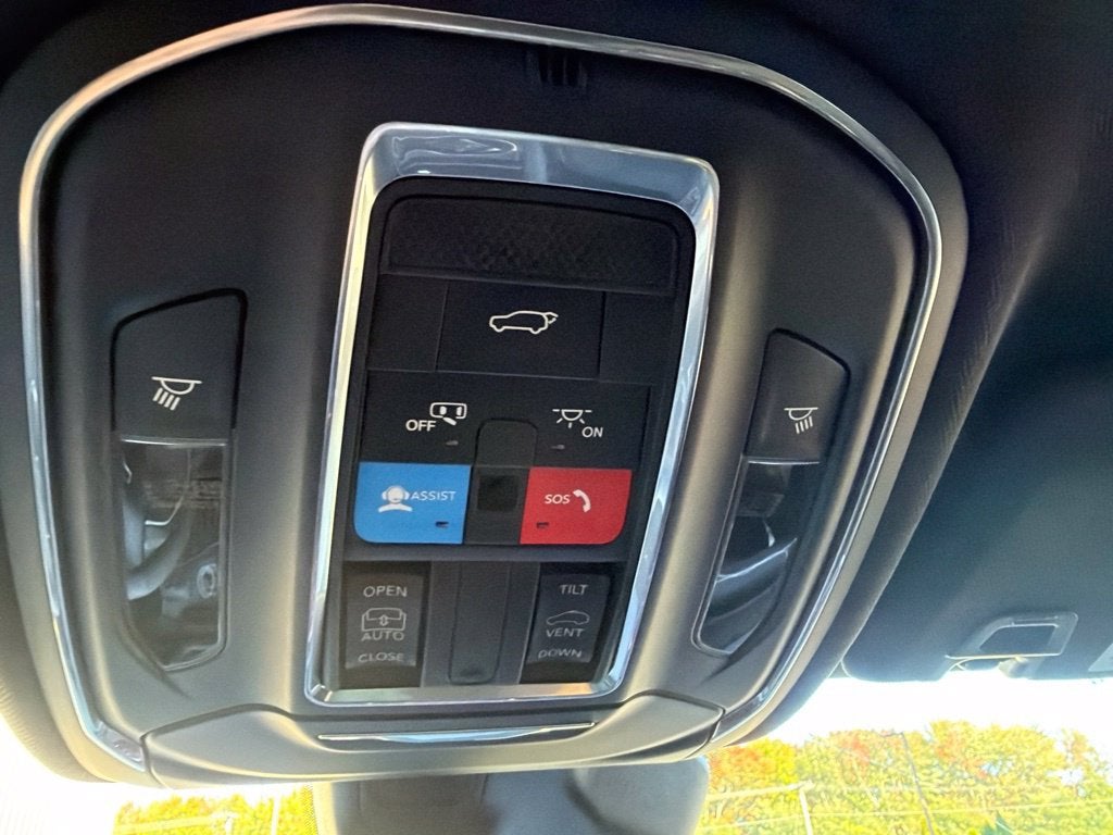 2027 Jeep Grand Cherokee Laredo X
