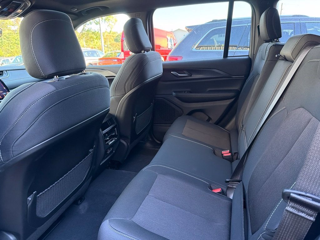 2027 Jeep Grand Cherokee Laredo X