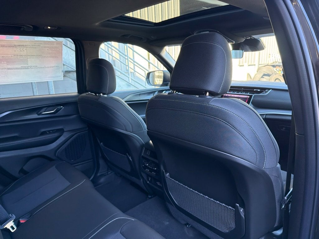 2027 Jeep Grand Cherokee Laredo X